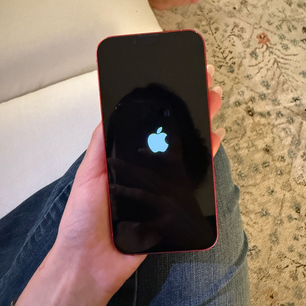Apple iPhone - Red - Picture 5 of 11